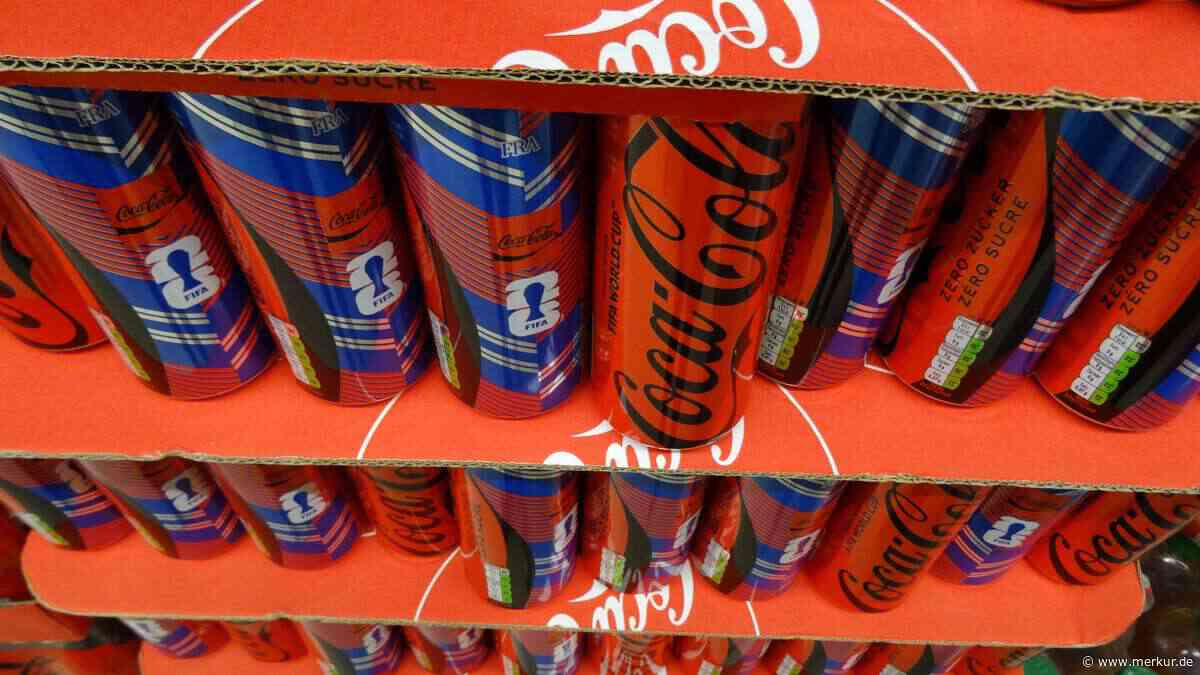 Coca-Cola zeigt weltweit neues Design für Dosen und Flaschen – Internet zieht Marlboro-Vergleich