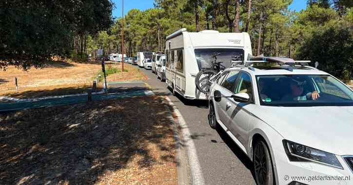 LIVE Natuurbranden | Honderden toeristen geëvacueerd van campings bij Bordeaux, man (23) vervolgd voor brandstichting