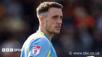 Fleetwood defender Mullarkey joins Carlisle on loan