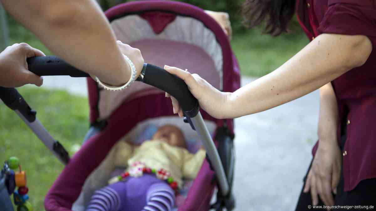 Stiftung Warentest warnt: Verbotene Weichmacher in beliebten Kinderwagen entdeckt