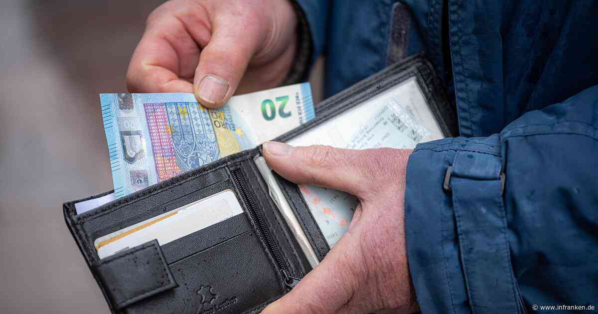 Unfall in Lichtenfels: Verursacher gibt Jugendlicher 20 Euro und fährt davon