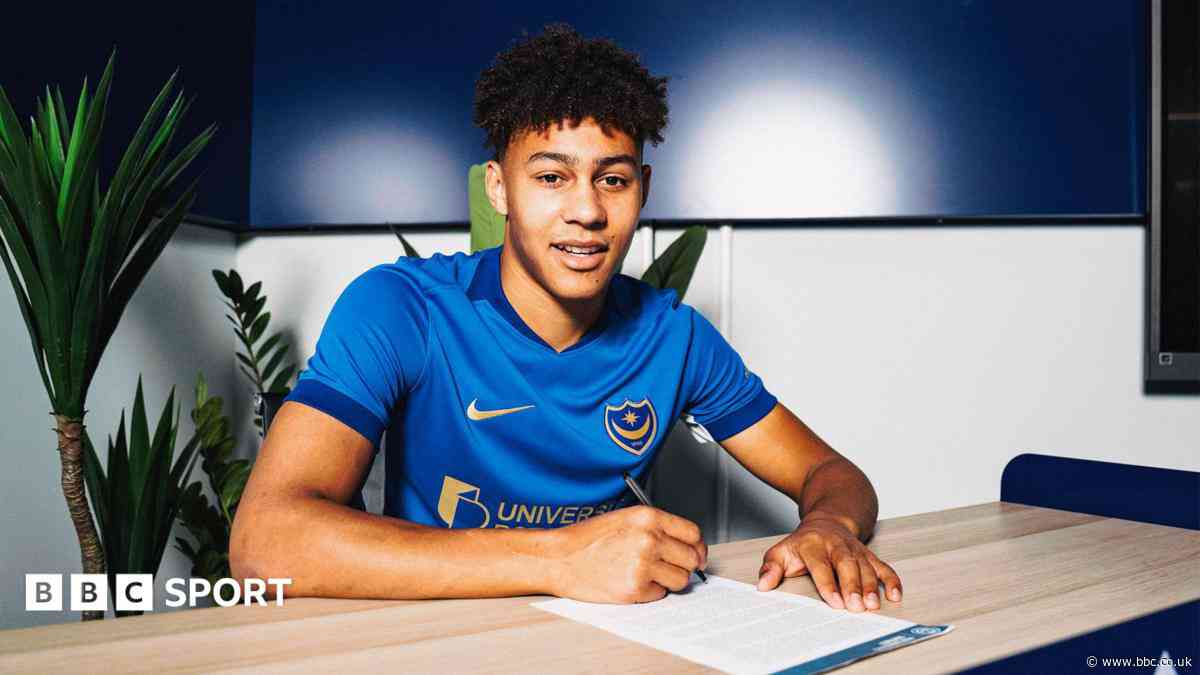 Portsmouth sign Brooke-Smith on four-year deal