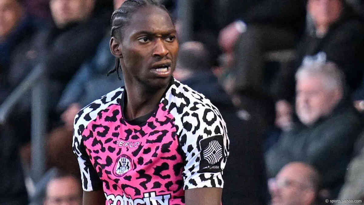 Rotherham sign Sheff Utd full-back Buyabu on loan