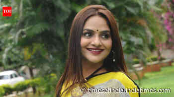 Veteran actress Madhoo reveals elder daughter will tie the knot soon