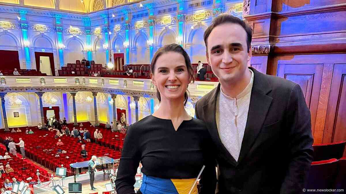 Oekraïense jeugdorkest ontroert Concertgebouw: zaal siddert als koperblazers hun vlag ontvouwen