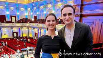 Oekraïense jeugdorkest ontroert Concertgebouw: zaal siddert als koperblazers hun vlag ontvouwen