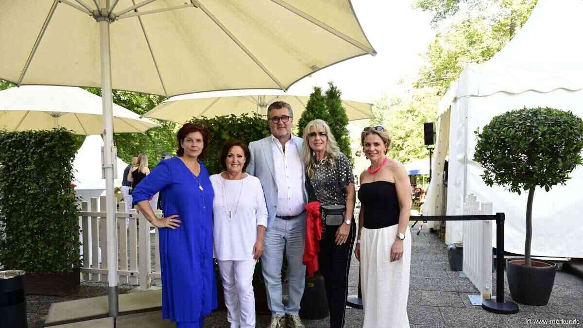 Schlager-Legende taucht strahlend bei großer Sause auf – Jahre nach Karriere-Aus