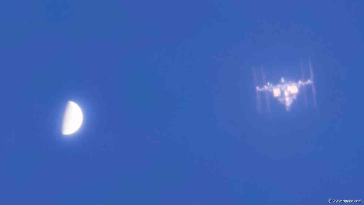 ISS meets Venus in incredible daylight photo | Space photo of the day for July 28, 2026