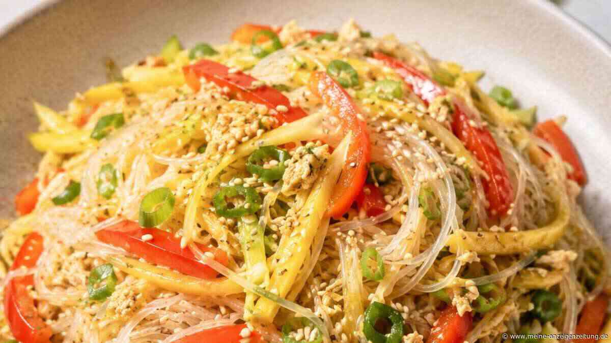 Dieser Glasnudelsalat schmeckt am nächsten Tag sogar noch besser – wenn Sie einen Trick kennen