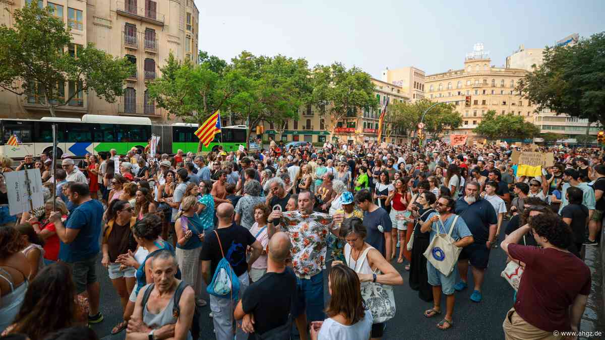 Overtourism : Mallorca protestiert gegen "Tourismus-Tsunami"