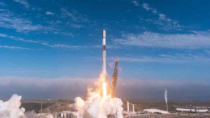 SpaceX launches 24 Starlink satellites to orbit in wake of Starship test flight (video)