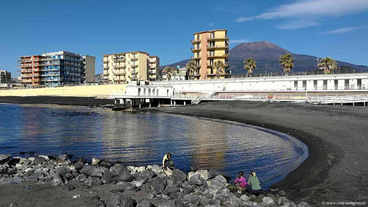 Italiaanse kustwacht treedt op tegen 'parasoloplichters' die plekken reserveren
