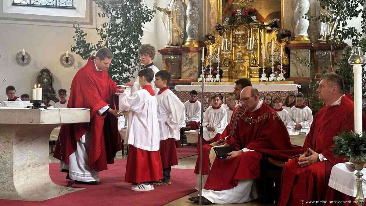 Stadtkirche Dachau verabschiedet Pfarrvikar Christian Ulbrich mit Liedern und Album