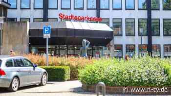 Vorfall in Mönchengladbach: Einbrecher räumen 29 Schließfächer in geöffneter Sparkasse leer
