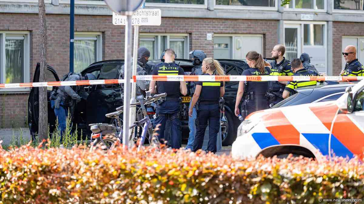 Auto met mogelijk explosieven crasht in Amsterdam-West na achtervolging