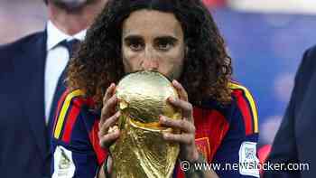 Belofte ingelost: Marc Cucurella laat gezicht bondscoach Luis de la Fuente op arm tatoeëren na Spaanse wereldtitel