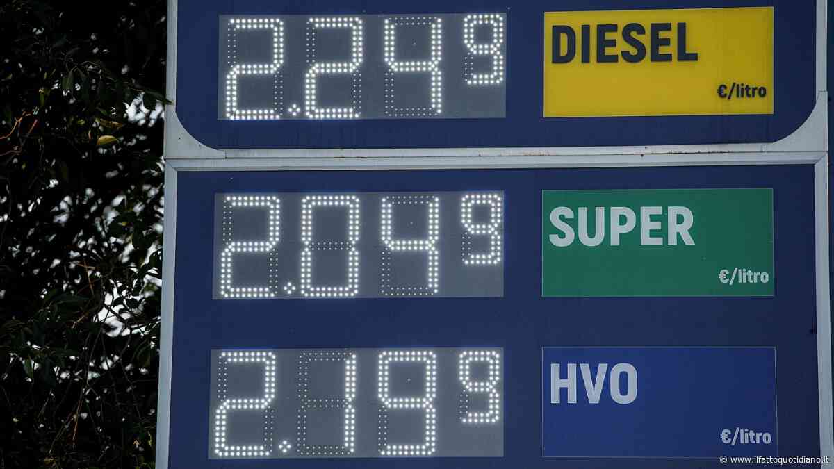La tassa nascosta dietro all’aumento dei carburanti: perché la versione governativa non torna