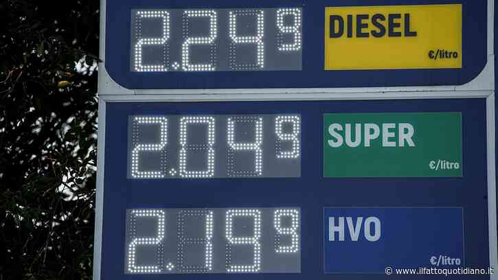 La tassa nascosta dietro all’aumento dei carburanti: perché la versione governativa non torna