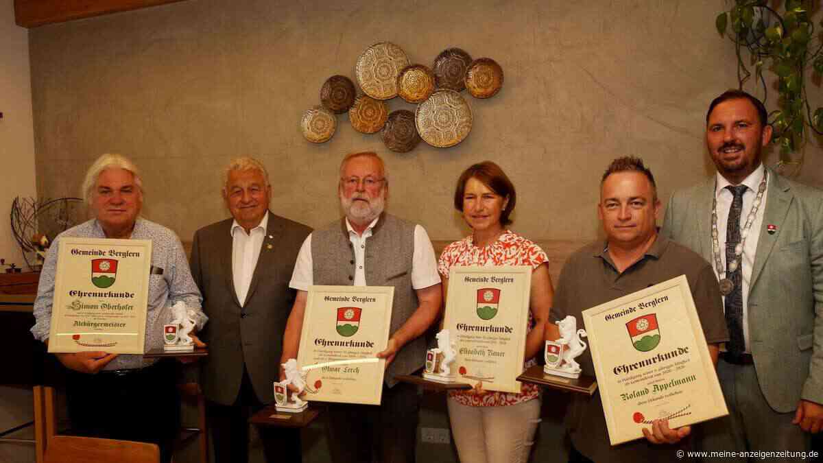 Simon Oberhofer erhält Urkunde als Altbürgermeister von Berglern