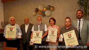 Simon Oberhofer erhält Urkunde als Altbürgermeister von Berglern