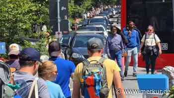 Chaos, Stau und Menschenmassen: Video zeigt Wahnsinn am Eibsee – „Komplett verblödet“