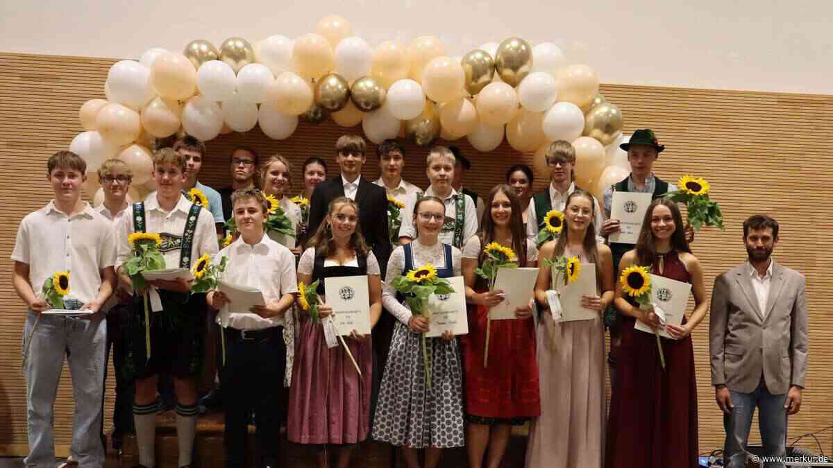 56 Schüler erhalten ihre Abschlusszeugnisse nach „außergewöhnlicher Schulzeit"