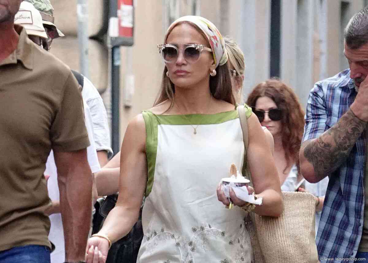 Jennifer Lopez: Holiday before college
