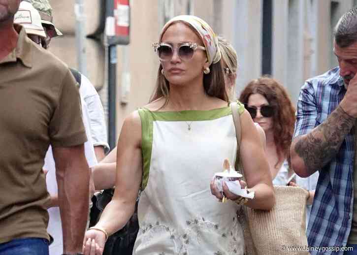 Jennifer Lopez: Holiday before college