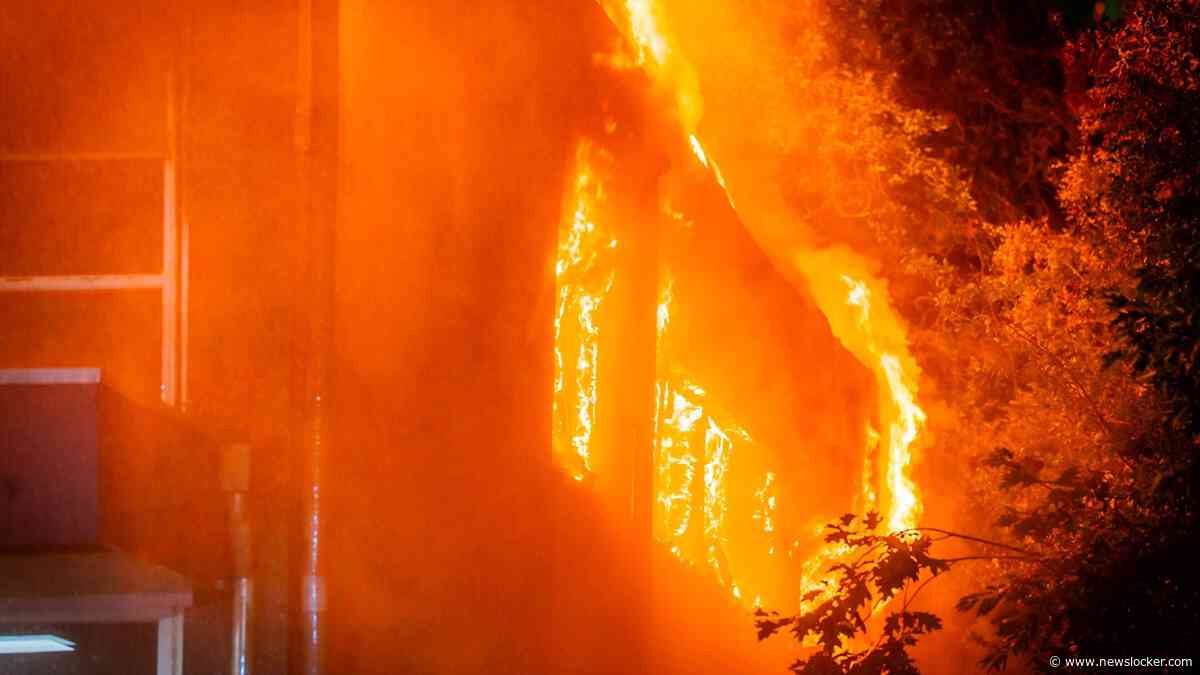 Ontruiming om zeer grote brand in Beekbergen
