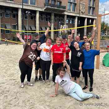 Gratis sporten op 300 ton zand in Hengelo: 'Alsof je op het strand bent'