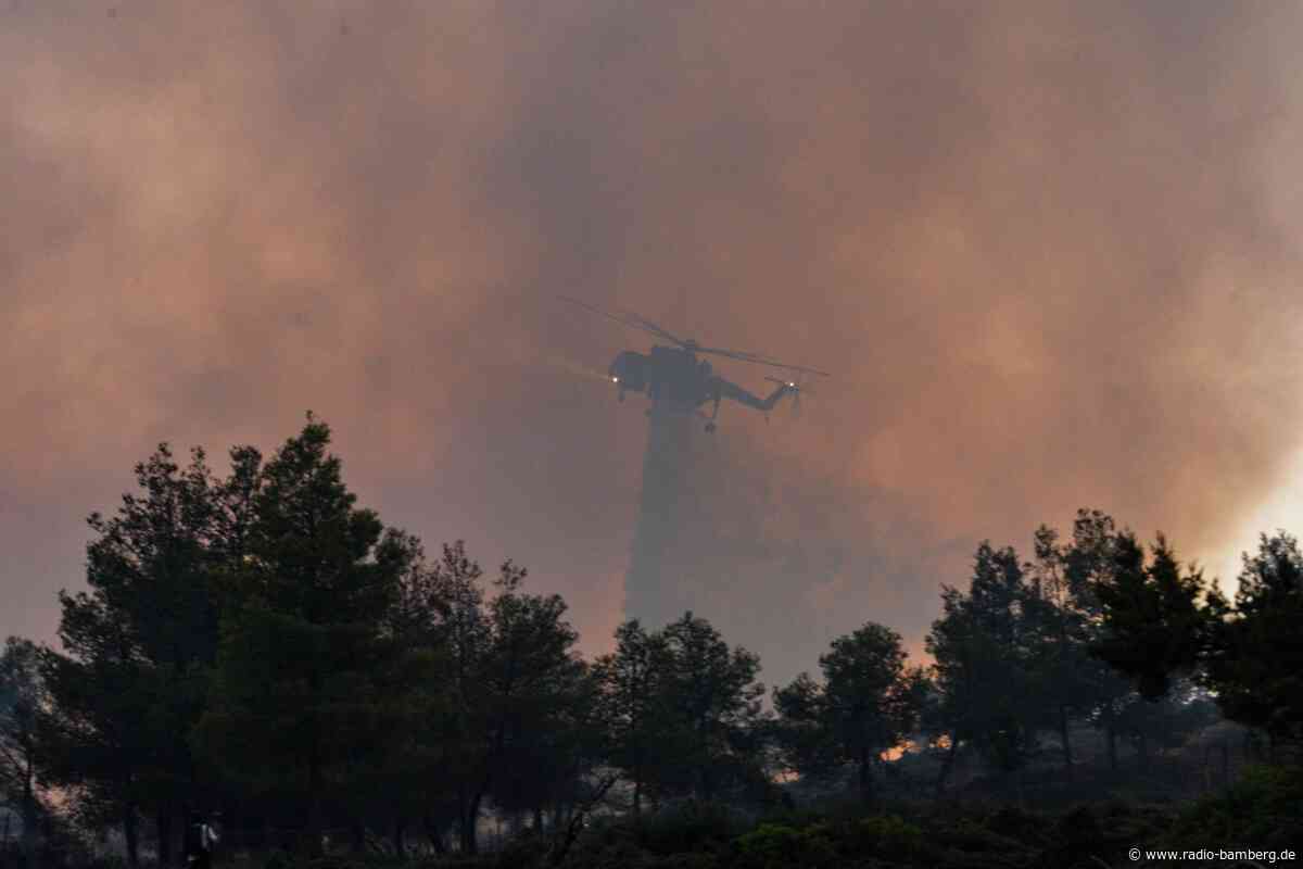 Waldbrände auf Paros: Mehrere Dörfer evakuiert
