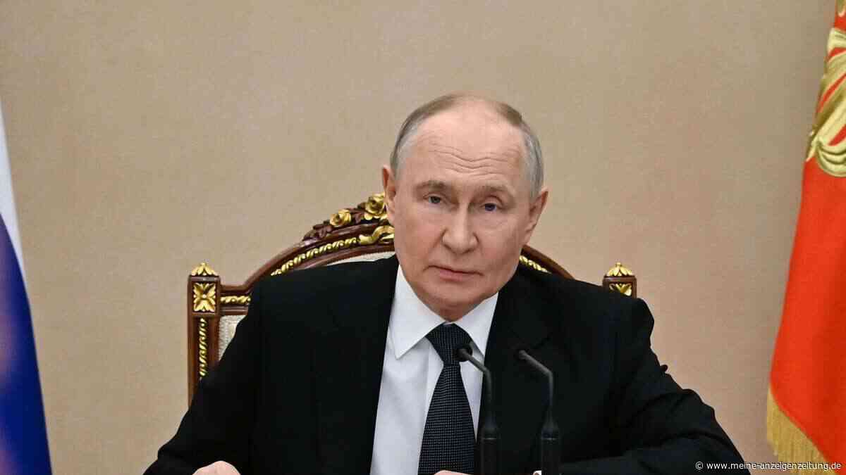 Russland fürchtet Ukraine-Drohnen: Flottentag ohne Flotte – Putin lässt Banner mit Schiffsfotos aufstellen