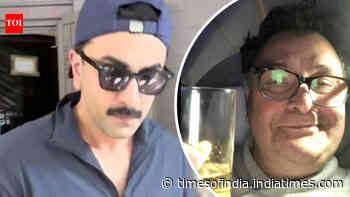 Ranbir's wallpaper of dad Rishi Kapoor wins hearts - PICS