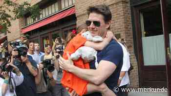 Suri wendet sich ganz von Tom Cruise ab und nennt sich jetzt Suri Noelle, zu Ehren ihrer Mutter Katie Noelle Holmes