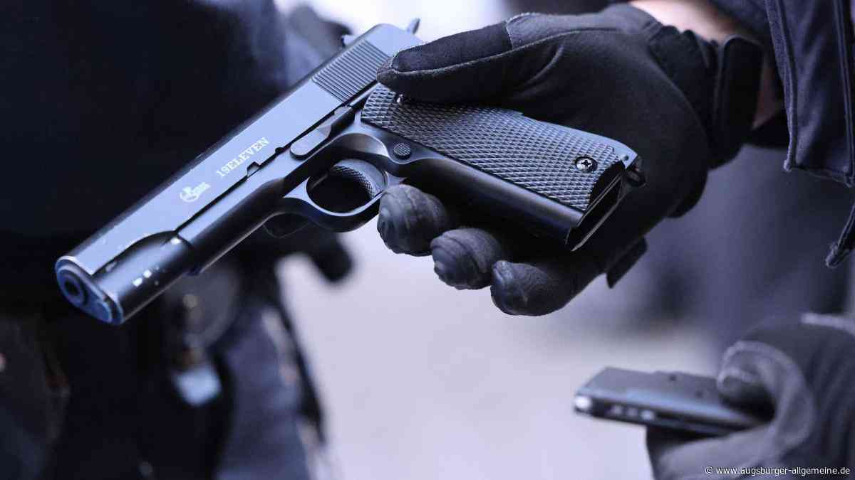 Softair-Schüsse aus Auto treffen Senioren und Familie – die Gefahr der falschen Waffen