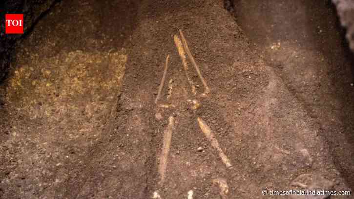 El Salvador archaeologists lifted a burial sealed beneath 2,800-year-old volcanic ash; the person lay face down with a sea turtle-shaped vessel near one hand