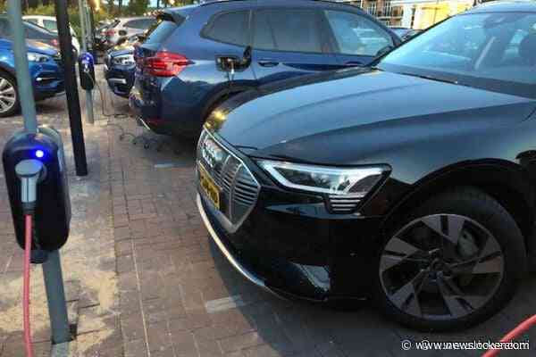 Proef met laadplekken waar ook brandstofauto's mogen parkeren