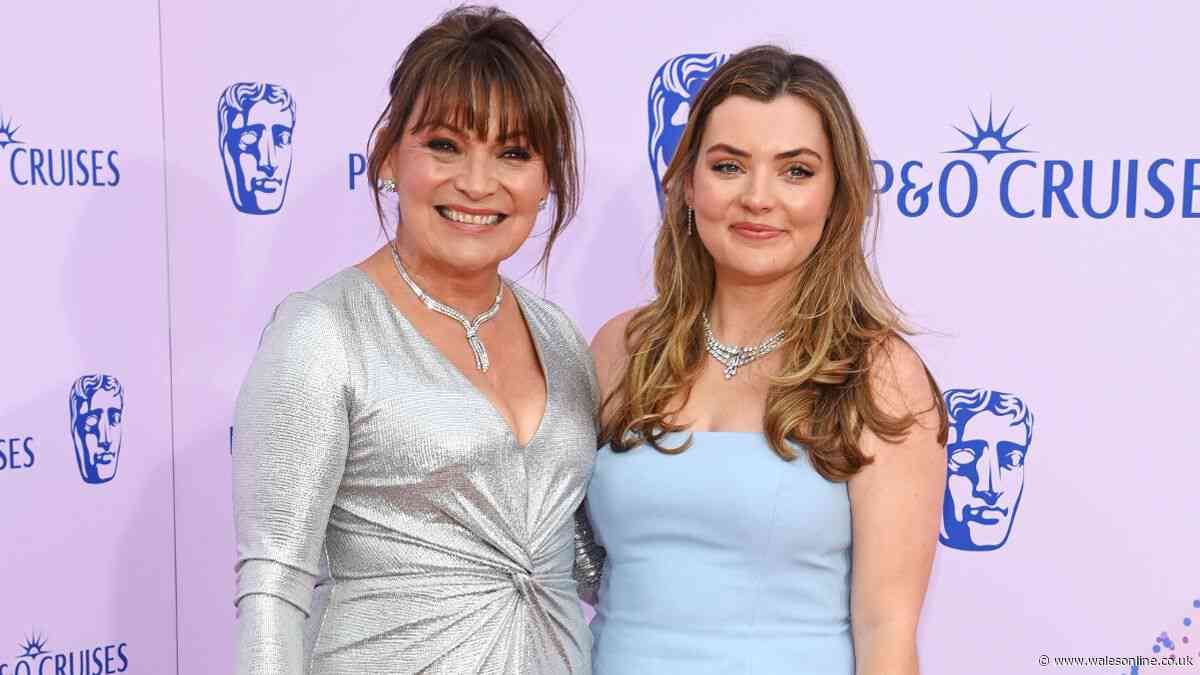 Lorraine Kelly's daughter Rosie announces wedding after two-year engagement