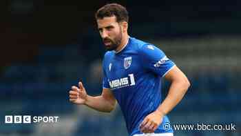 Gillingham bring in versatile midfielder Freeman