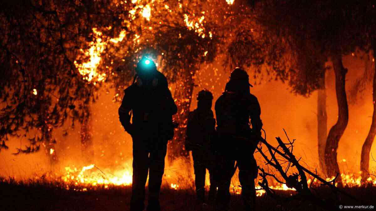 Flammen-Inferno auf Griechenland-Insel: Bewohner und Urlauber sollen an Strände fliehen