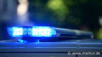 Unbekannter rammt Anhänger und schiebt Gespann einen halben Meter vor