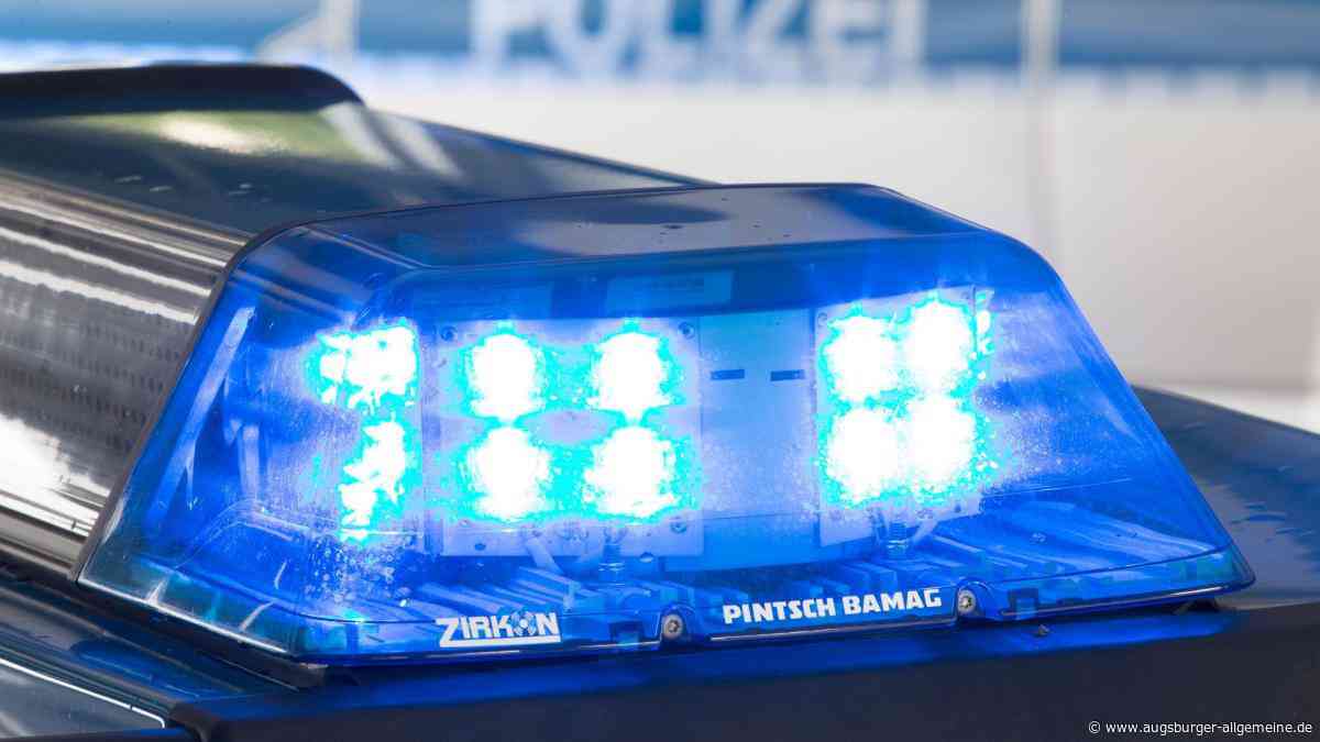 Straße bei Regglisweiler nach Unfall gesperrt: Auto kommt von Straße ab und überschlägt sich