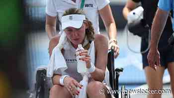 Tennisdrama in extreme hitte: Ekaterina Alexandrova (31) zakt in elkaar en moet per rolstoel van het veld