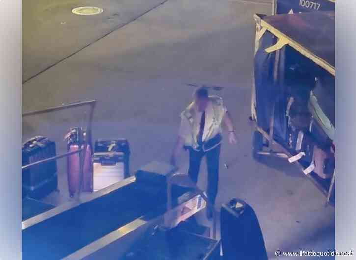 Il “Capitano Paul” lascia la cabina di pilotaggio e scende in pista per aiutare l’addetto a caricare tutti i bagagli sull’aereo già in ritardo di due ore: il video del suo gesto è virale