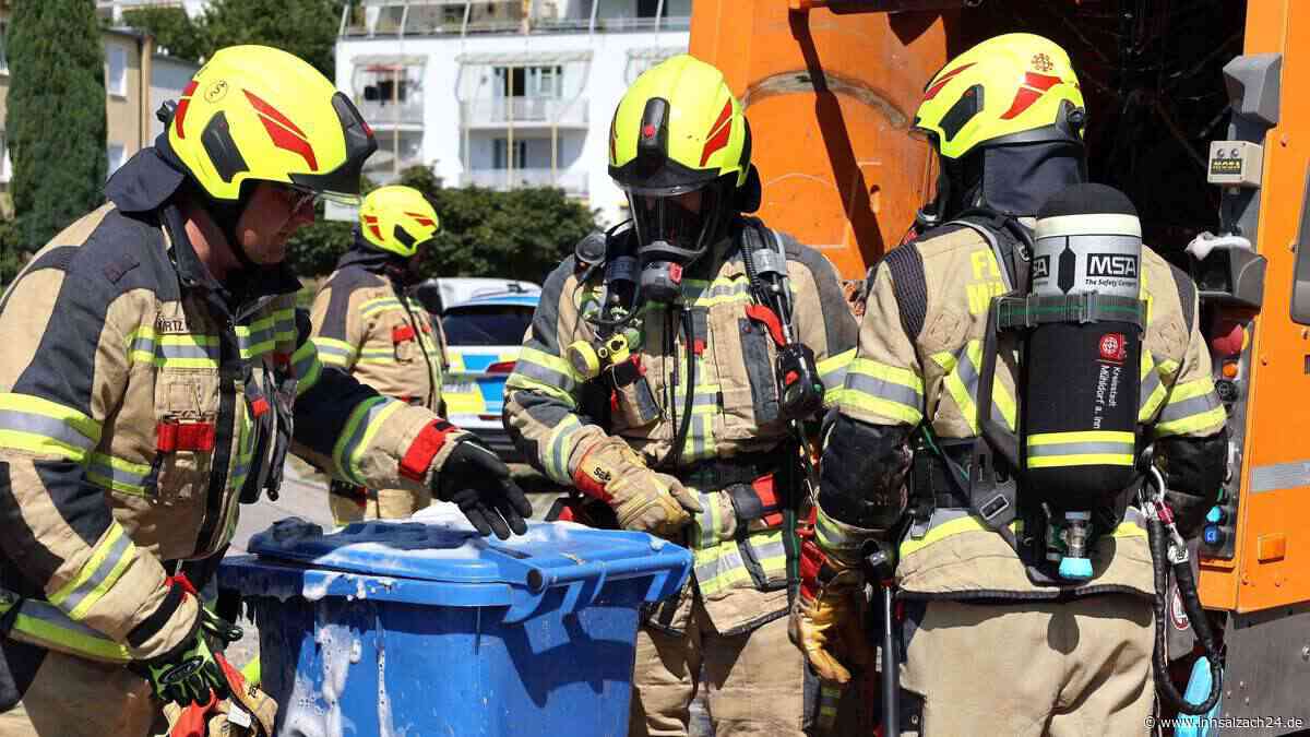 Feuerwehreinsatz in Mühldorf: Müllwagen fängt plötzlich Feuer