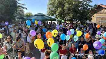 1000 Besucher bei Jubiläums-Sommerparty: Viele Familien feiern mit – Gänsehaut-Moment bei Gesangseinlage