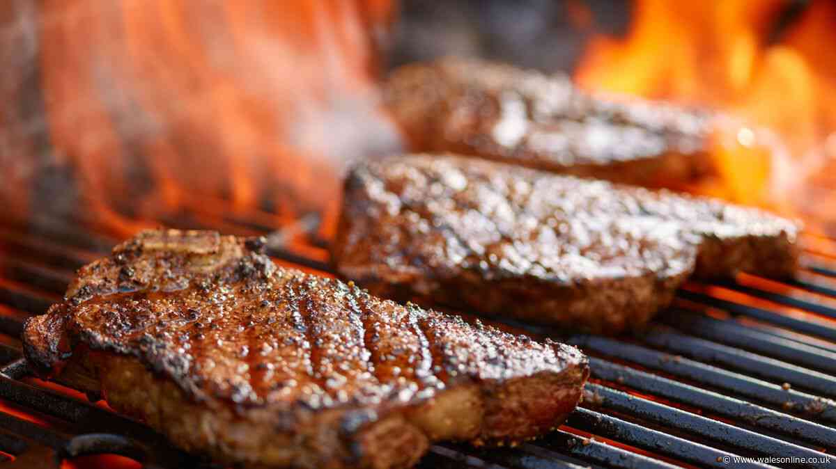 British expat orders first steak meal in Benidorm is floored with what turns up