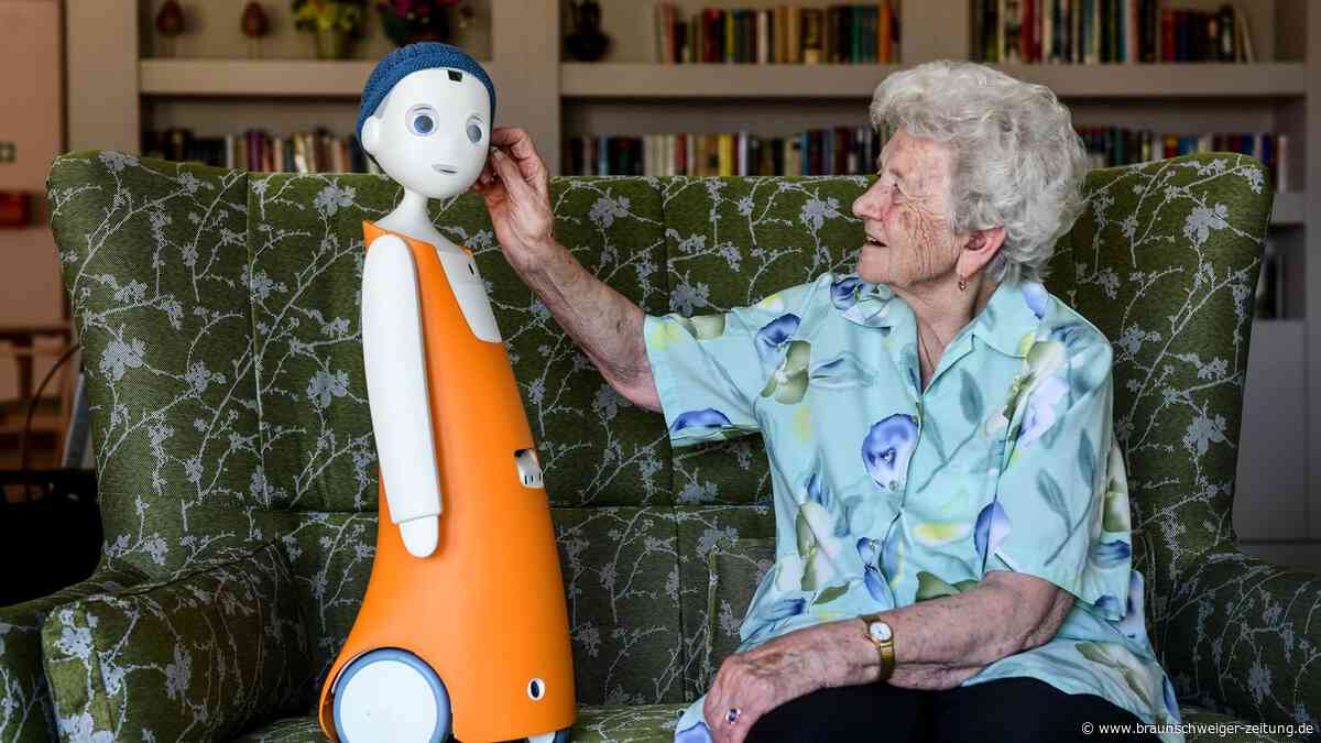 Gegen Altersdepression: Roboter Willi ist das „lustige Kerlchen“ im Pflegeheim