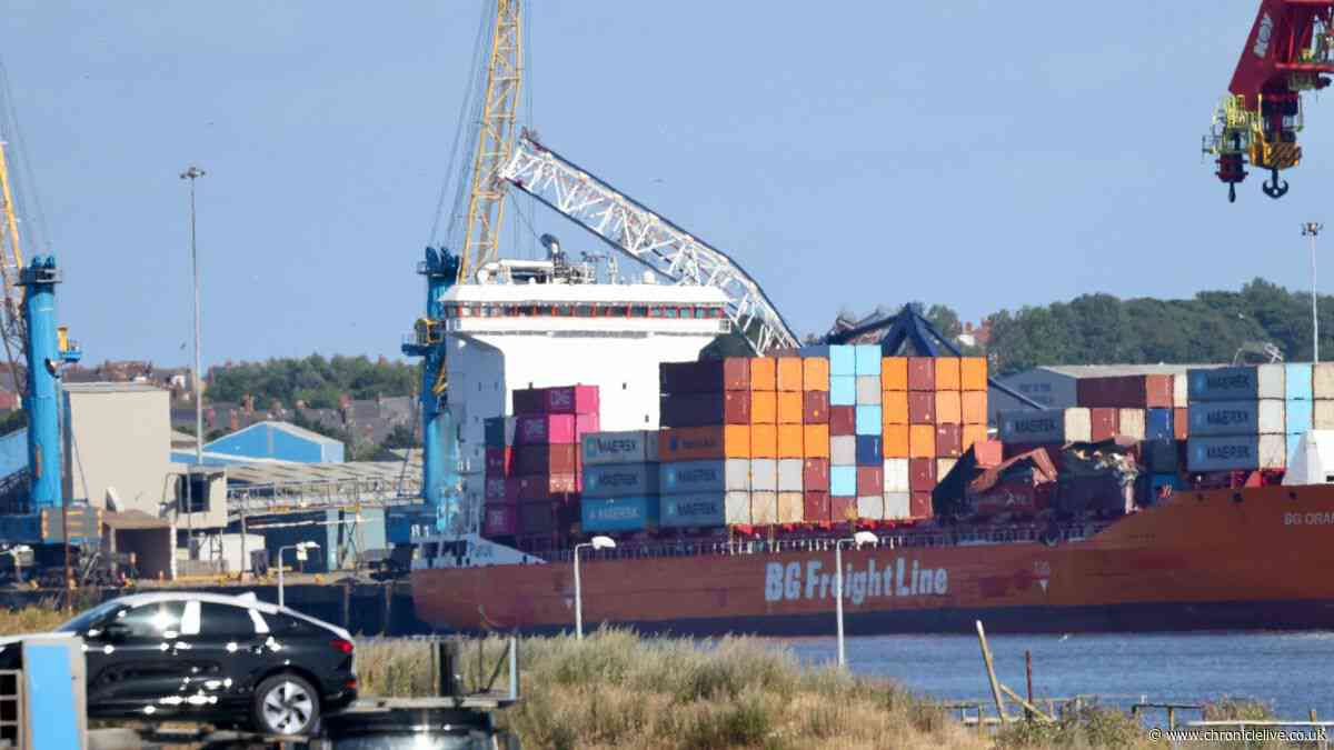 River Tyne to close to all vessels for nine hours for crane and container ship salvage operations