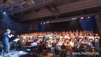 150 Sänger führen Carmina Burana in Sporthalle auf – ausverkauft